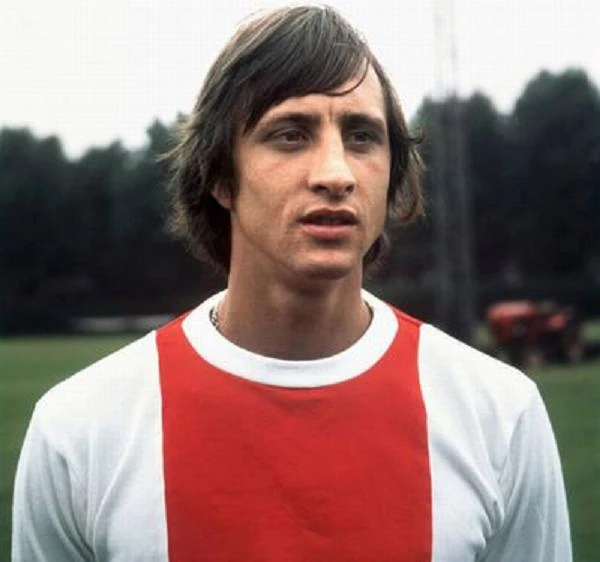 Johan Cruyff tijdens zijn goudenvoetbaljaren