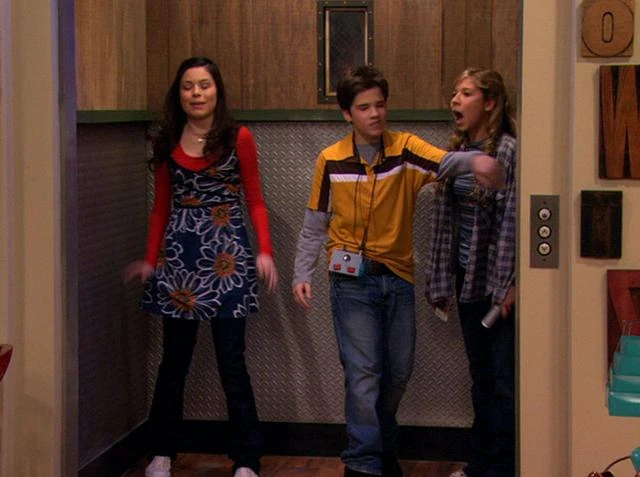 http://images.wikia.com/icarly/images/0/07/Carly_%26_Sam%27s_argument_-_iDon%27t_Want_to_Fight.JPG