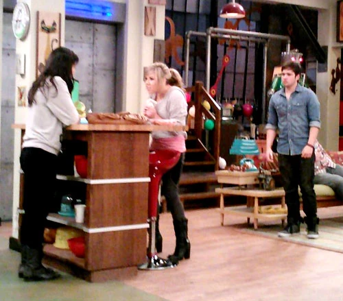 http://images.wikia.com/icarly/images/2/27/Tumblr_m21k34Pg4J1qesmejo1_500.jpg