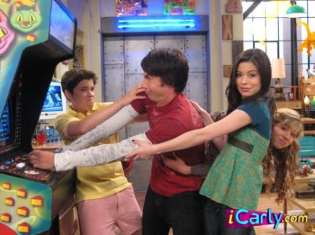 http://images.wikia.com/icarly/images/6/6c/Import_000450.jpg