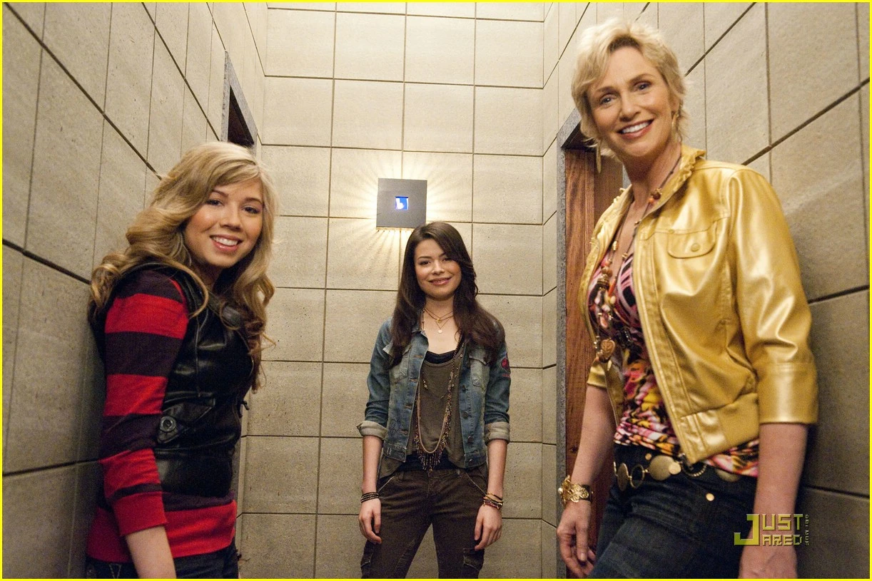 http://images.wikia.com/icarly/images/7/73/Jj100901-07.jpg
