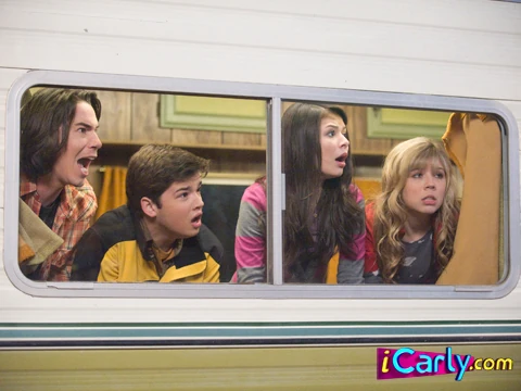 http://images.wikia.com/icarly/images/9/97/71961_2877899943.jpg