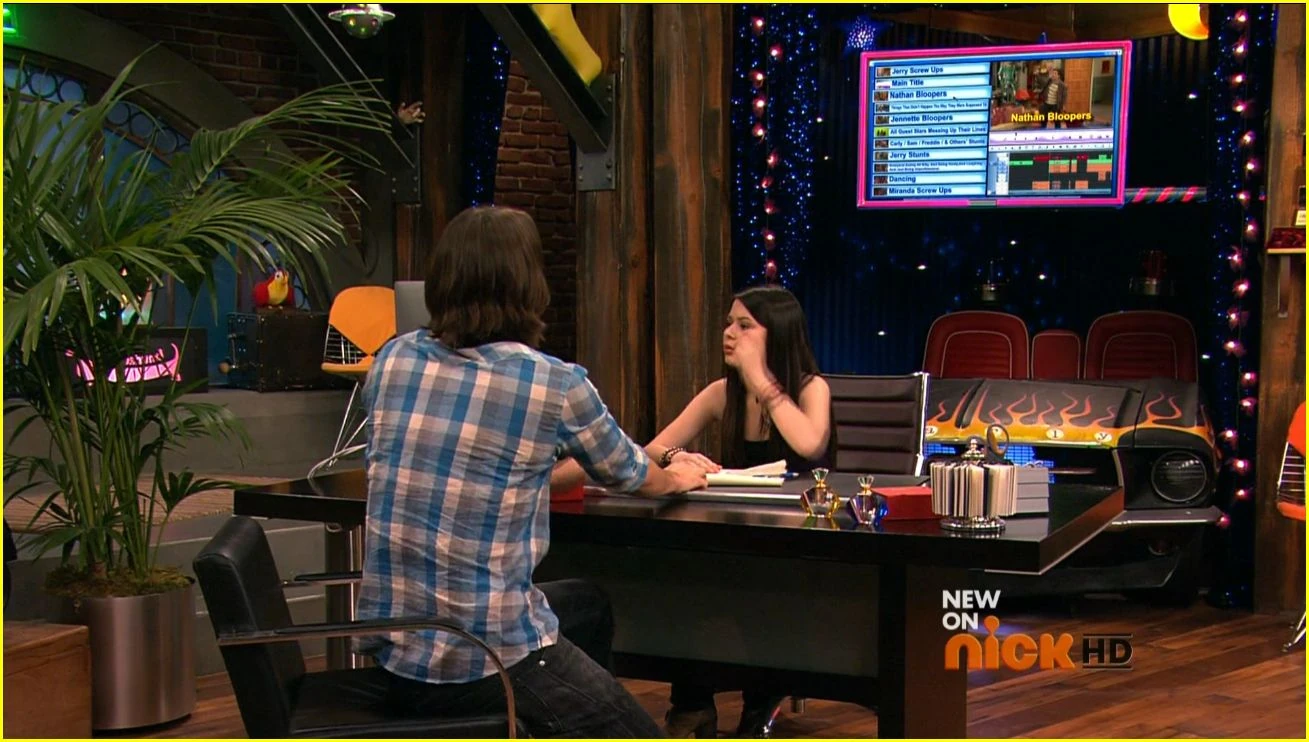 http://images.wikia.com/icarly/images/9/99/Ibloop.jpg
