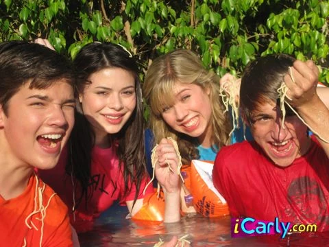 http://images.wikia.com/icarly/images/c/c2/Import_000641.jpg