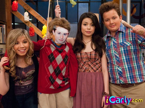 http://images.wikia.com/icarly/images/f/f8/With_the_fake_nevel.jpg