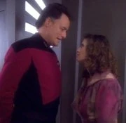 Q y Vash visitan Deep Space Nine en 2369.