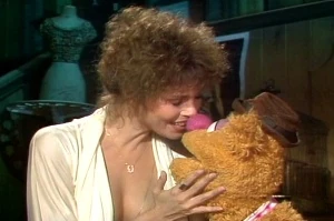 Raquel Welch and Fozzie