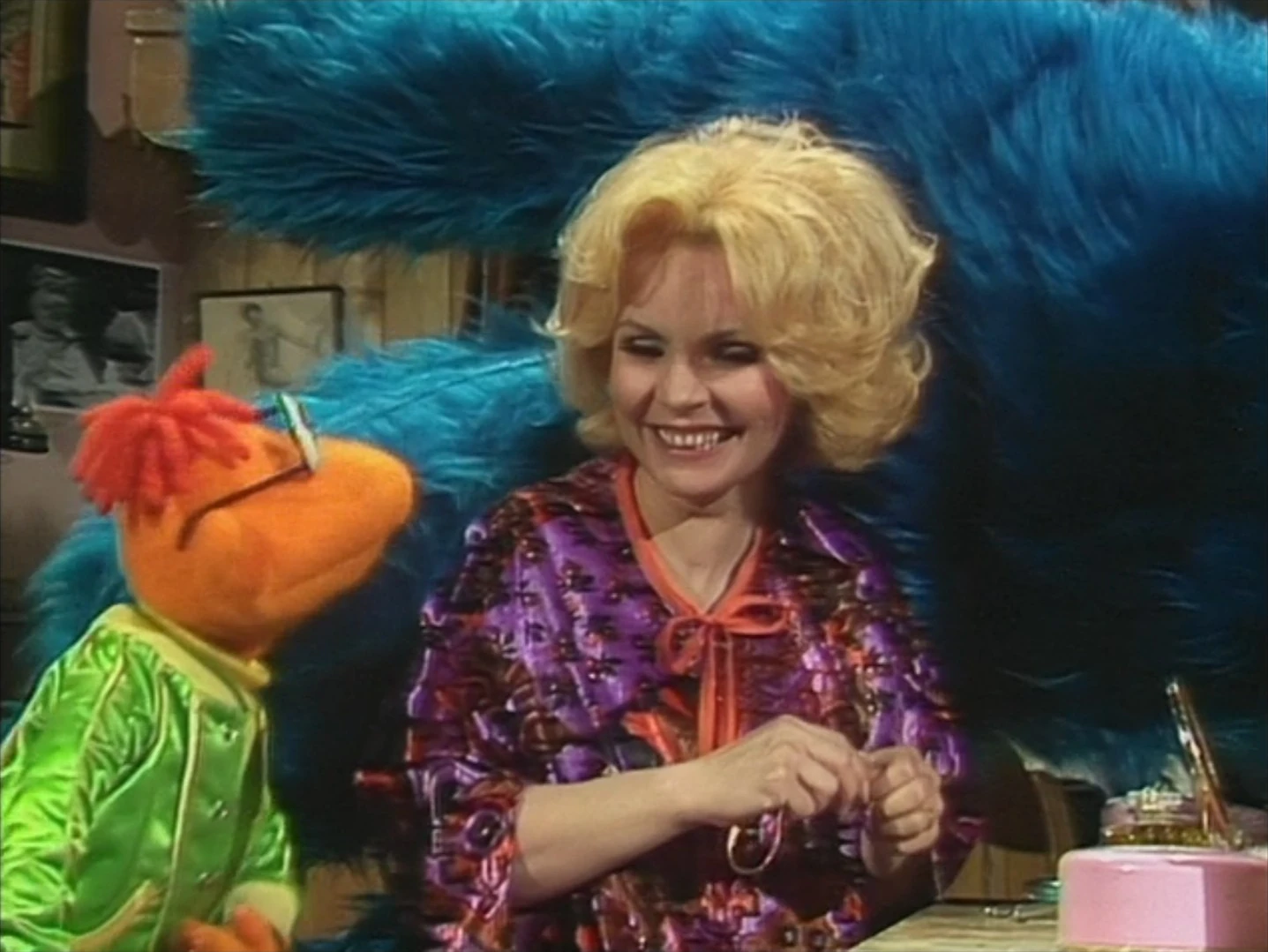 Blue Hand lends a hand during the Cold Open in episode 222 of The Muppet Show.