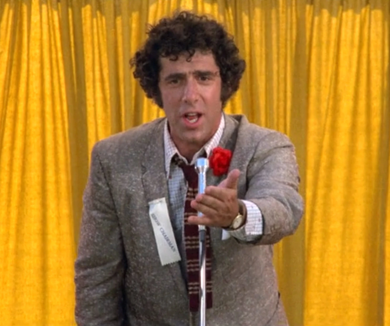 Elliott Gould announces the winner of the Bogen County beauty contest.