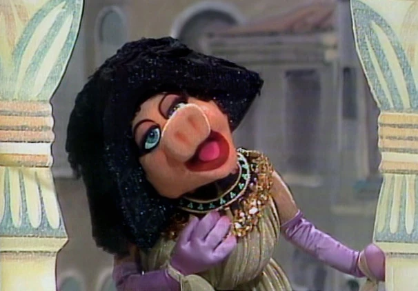 Miss Piggy as Cleopatra.