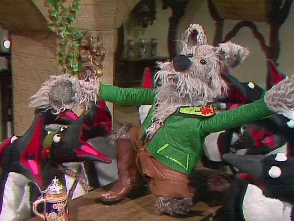 The Wolfhound sings "Mammy!"