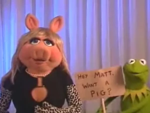 Miss Piggy and Kermit say goodbye to departing co-host Katie Couric on May 16, 2006.
