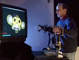 Mak Wilson demonstrates live-action CGI puppetry.