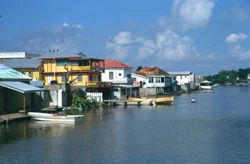 A network of scattered, riverside towns cater to traders and fishermen in central Alvium.
