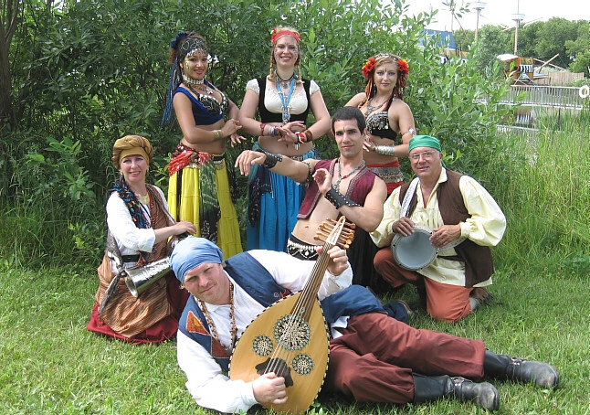Image: fullcast07.jpg