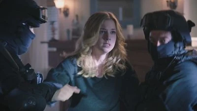 http://images.wikia.com/revengeabc/images/f/f3/Normal_Revenge_S01E03_Betrayal_720p_WEB-DL_DD5_1_H_264-TB_mkv0043.jpg