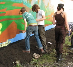 Guerrilla gardeners planting vegetables in in downtown Calgary, May 30, 2006 Photo credit: Grant Neufeld