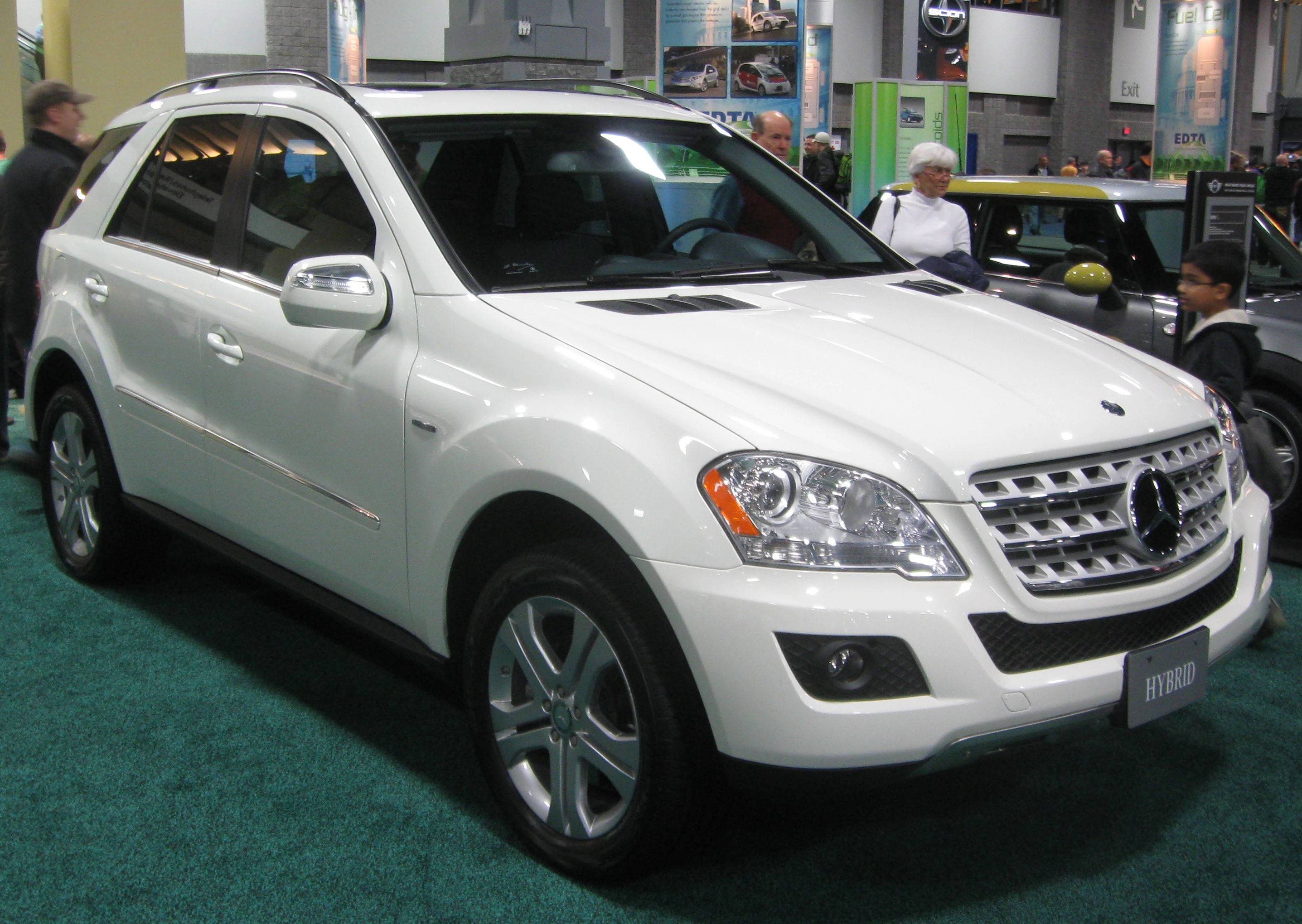 Best Hybrid SUV-Mercedes Benz M Class Hybrid-s-15
