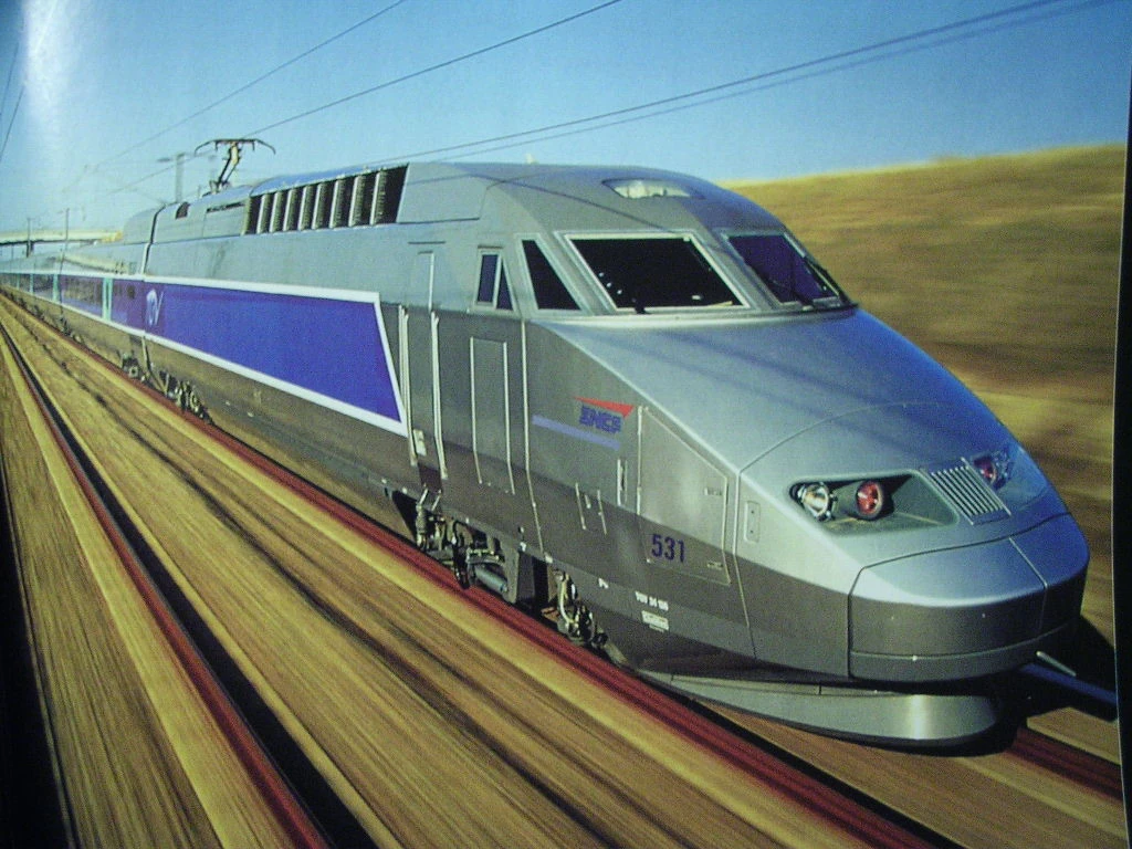 Ce TGV est-il à l'arrêt?