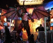 En skulptur av Illidan sett på Blizzards avdeling på E3. Den virkelig-størrelse statuen står nå i Blizzards hovedlobby.